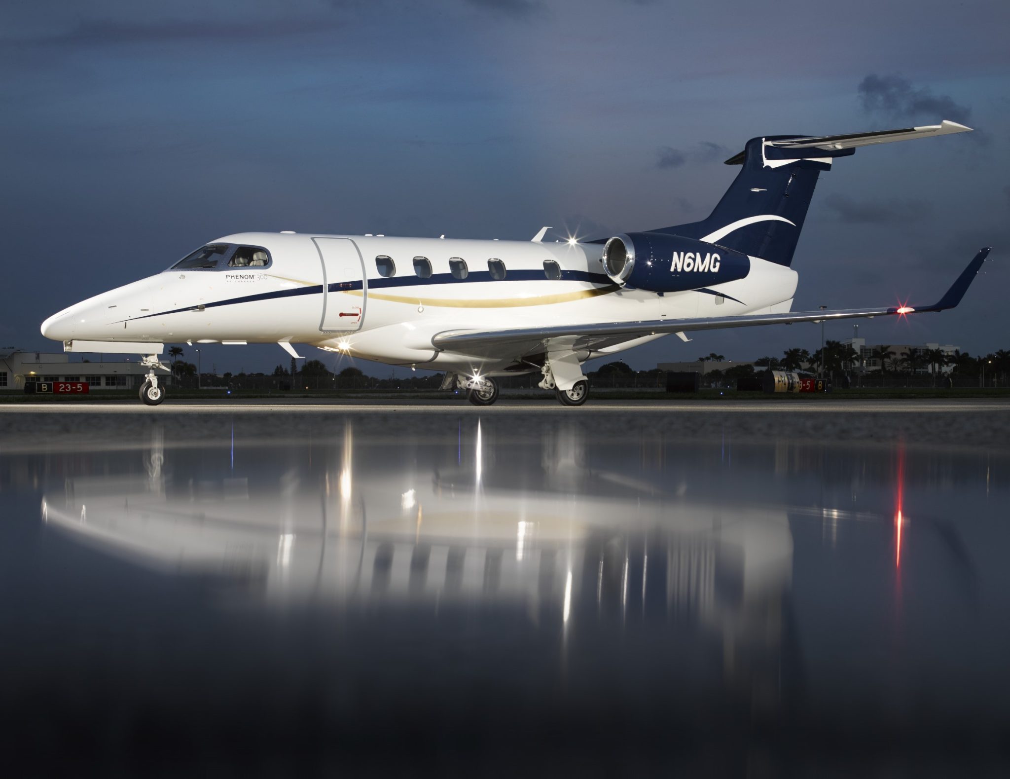2016 Embraer Phenom 300