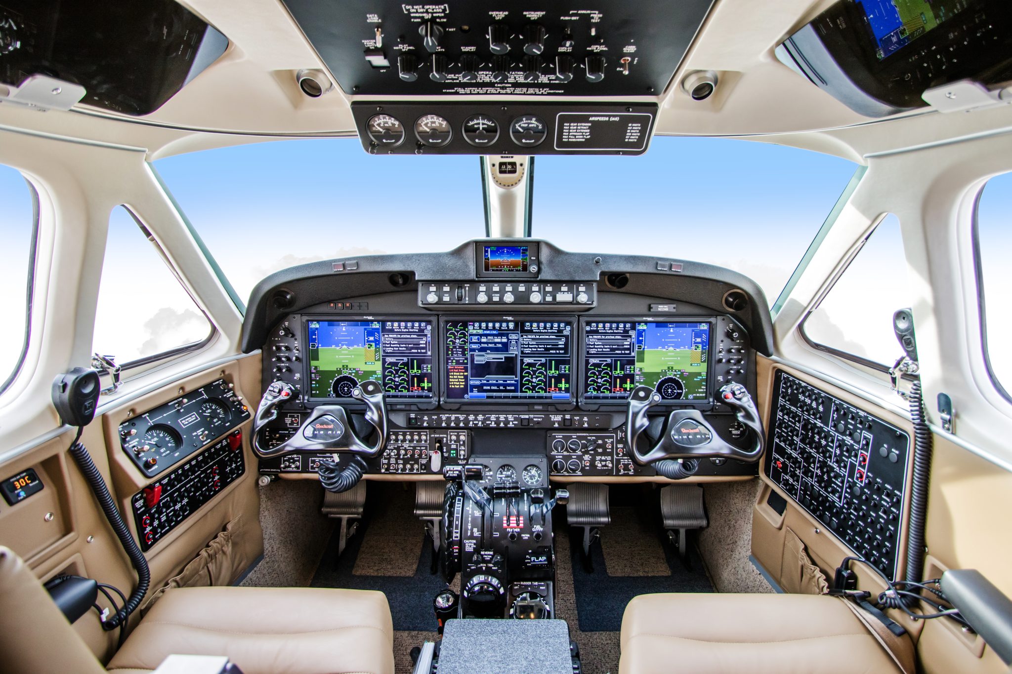 FlightDeck-01_l7khy8.jpg