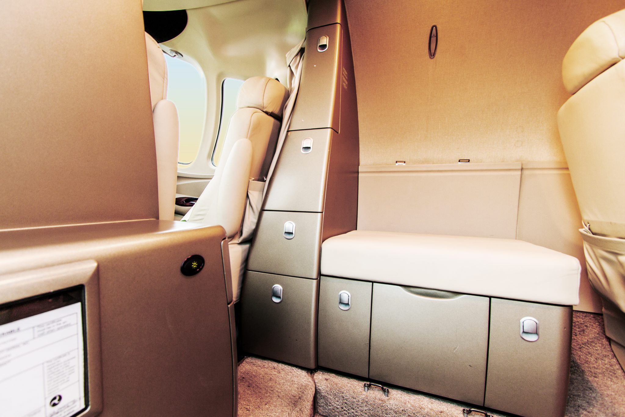 N404CM_Cabin20_lowddf.jpg