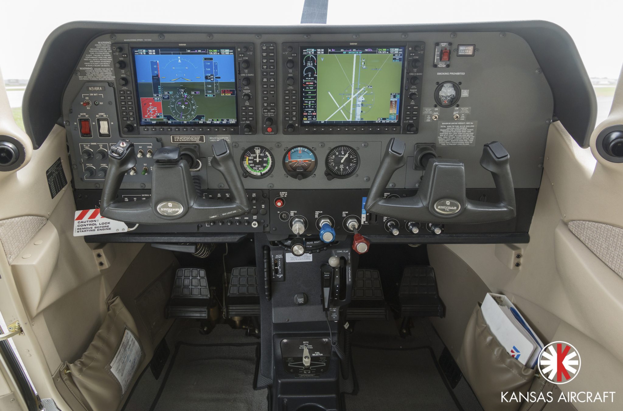 N516RA-_Flightdeck_zse7ii.jpg