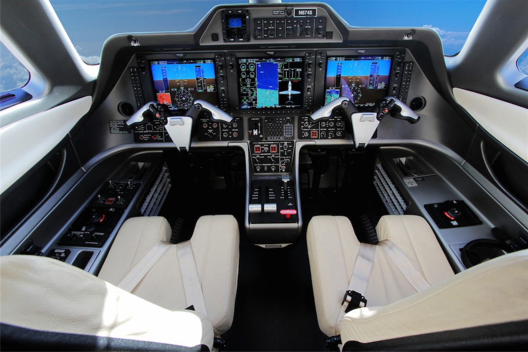 cockpit02_ydmepu.jpg