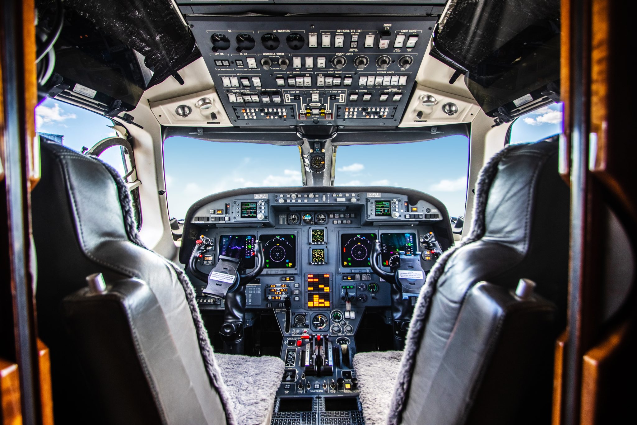 flightdeck6_lngur4.jpg