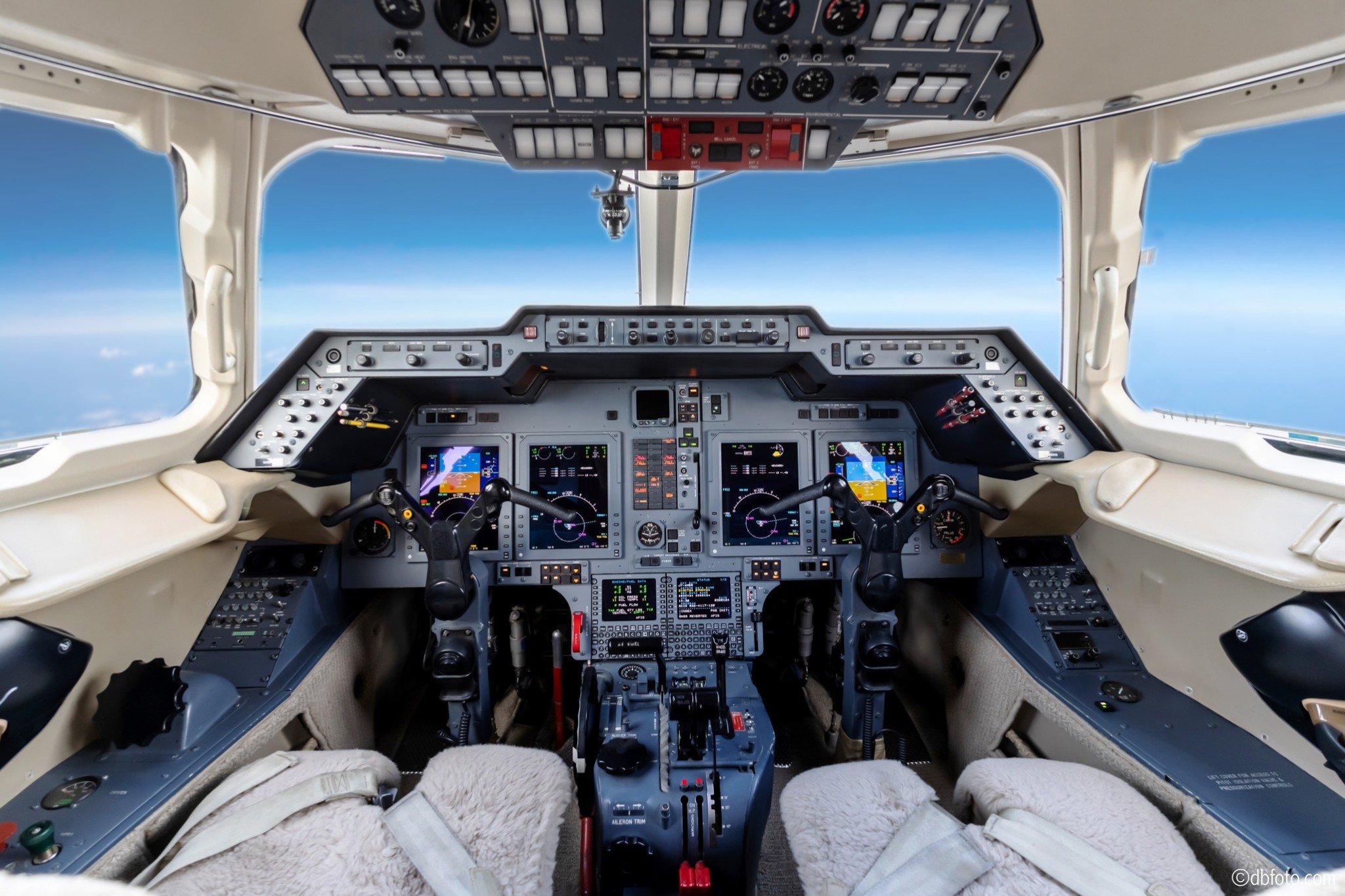 ©dbfoto Flight Deck1