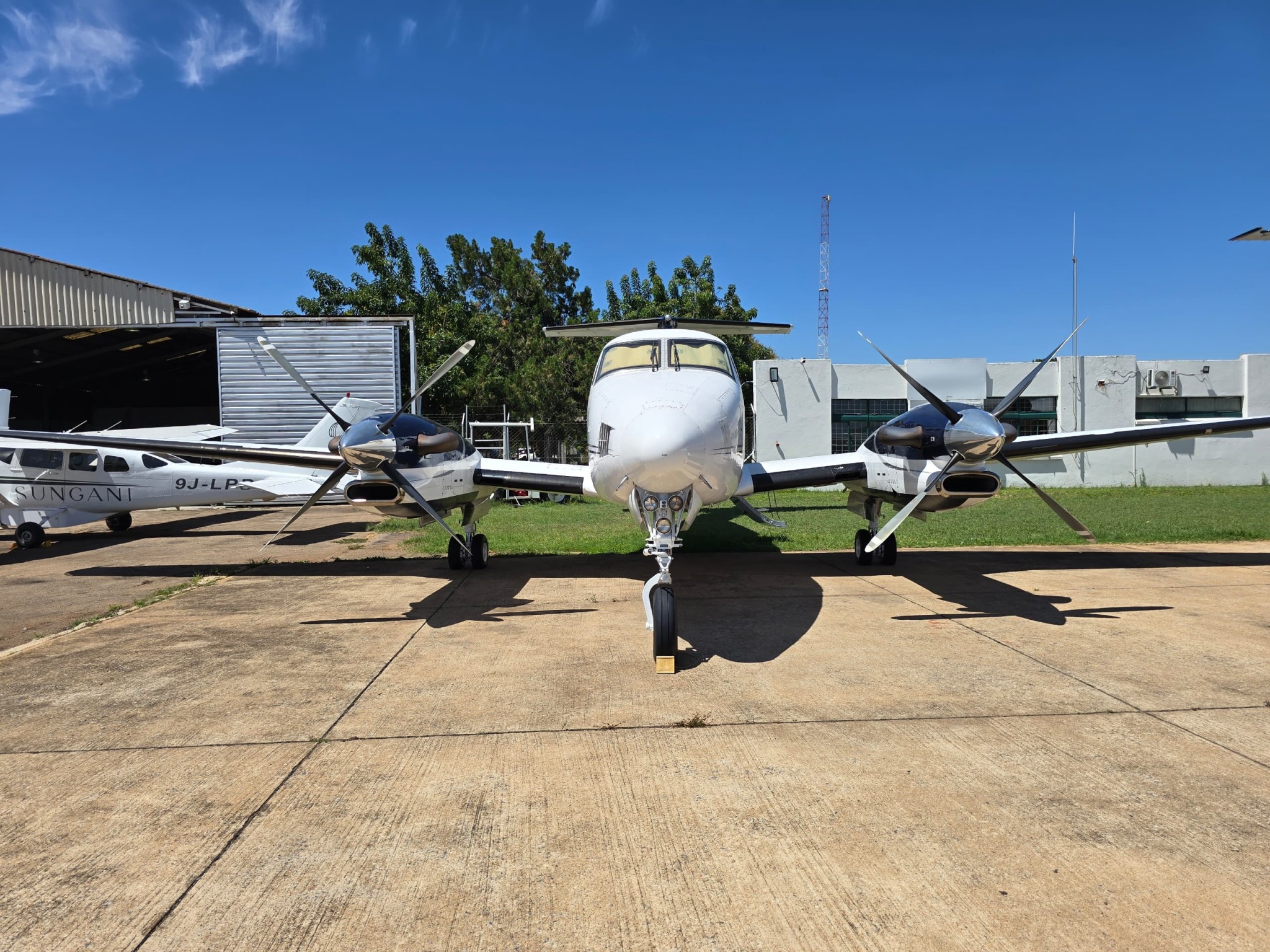 2001 Beechcraft King Air 350_9J-MCL_Fl-315 (11)