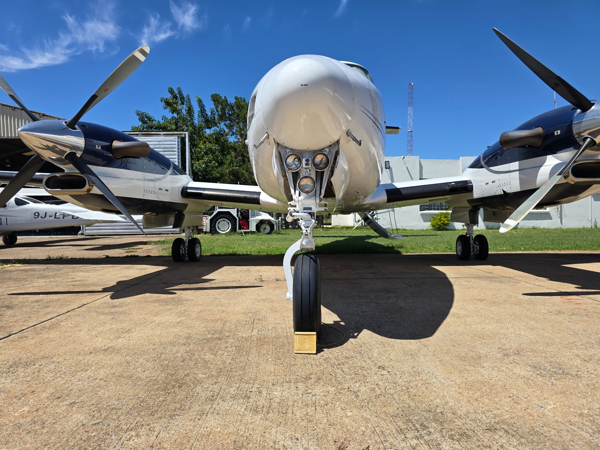 2001 Beechcraft King Air 350_9J-MCL_Fl-315 (13)