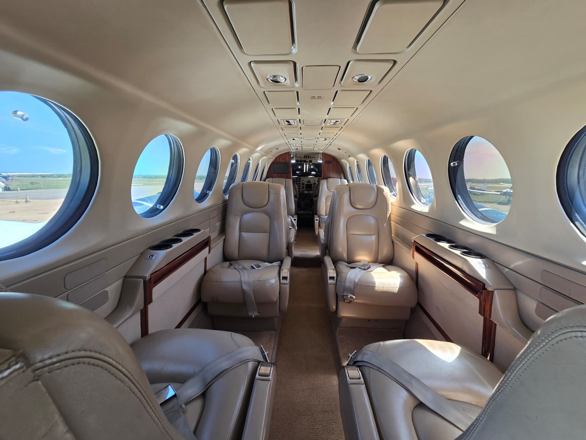 2001 Beechcraft King Air 350_9J-MCL_Fl-315 (2)