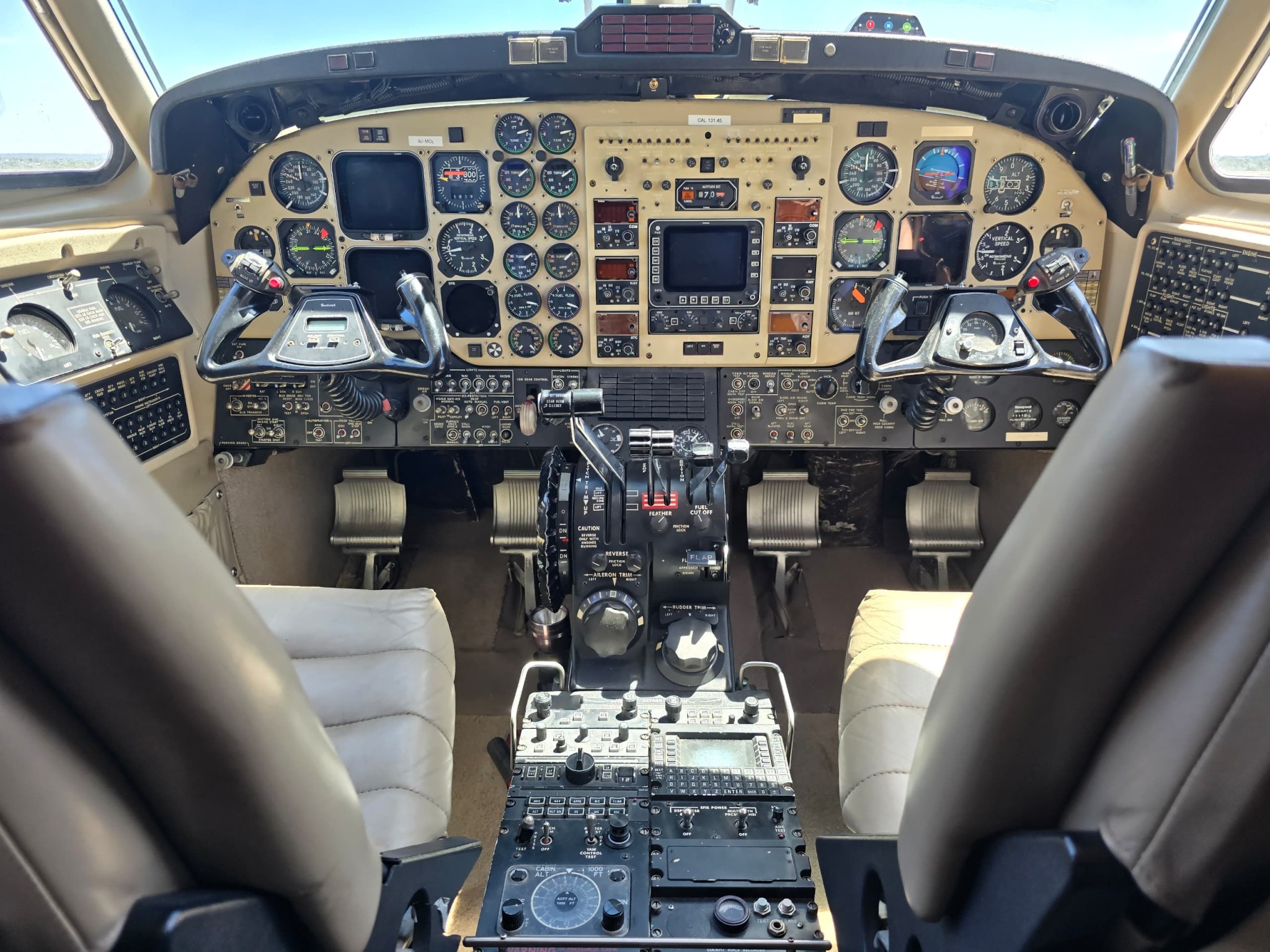 2001 Beechcraft King Air 350_9J-MCL_Fl-315 (6)