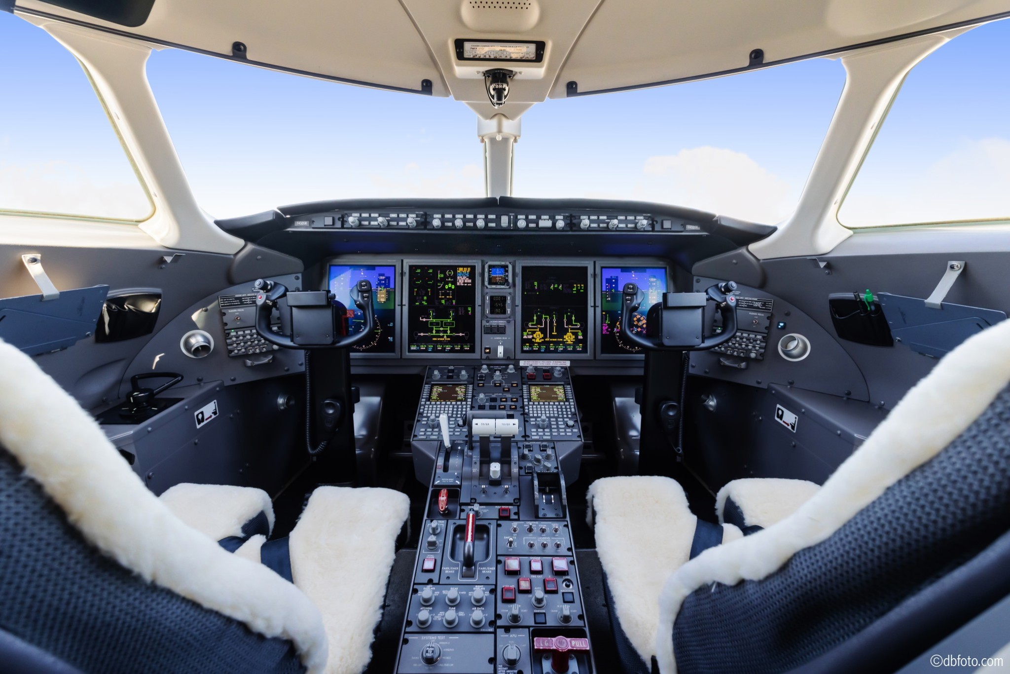 ©dbfoto Flight Deck1