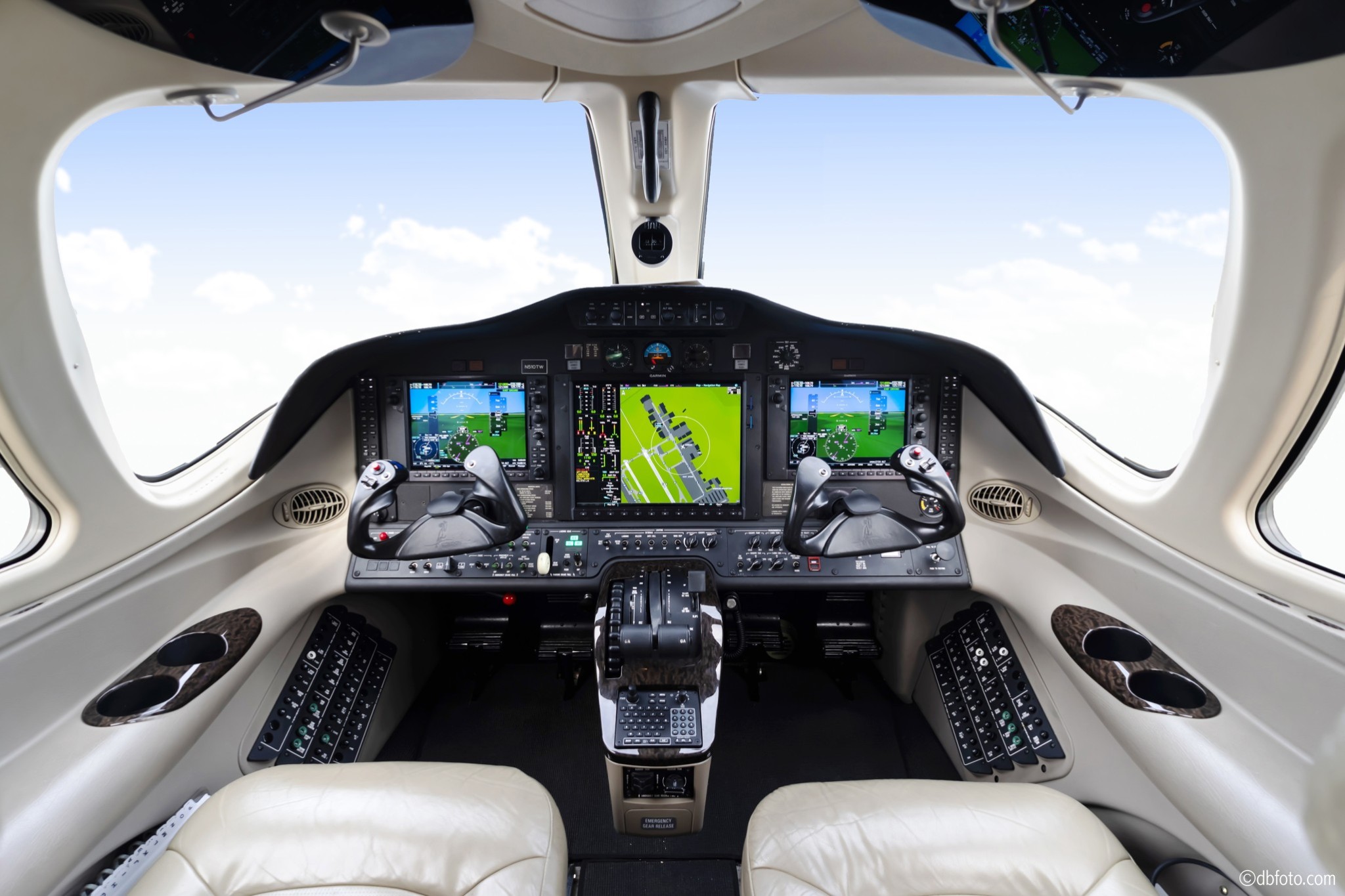 ©dbfoto Flight Deck1