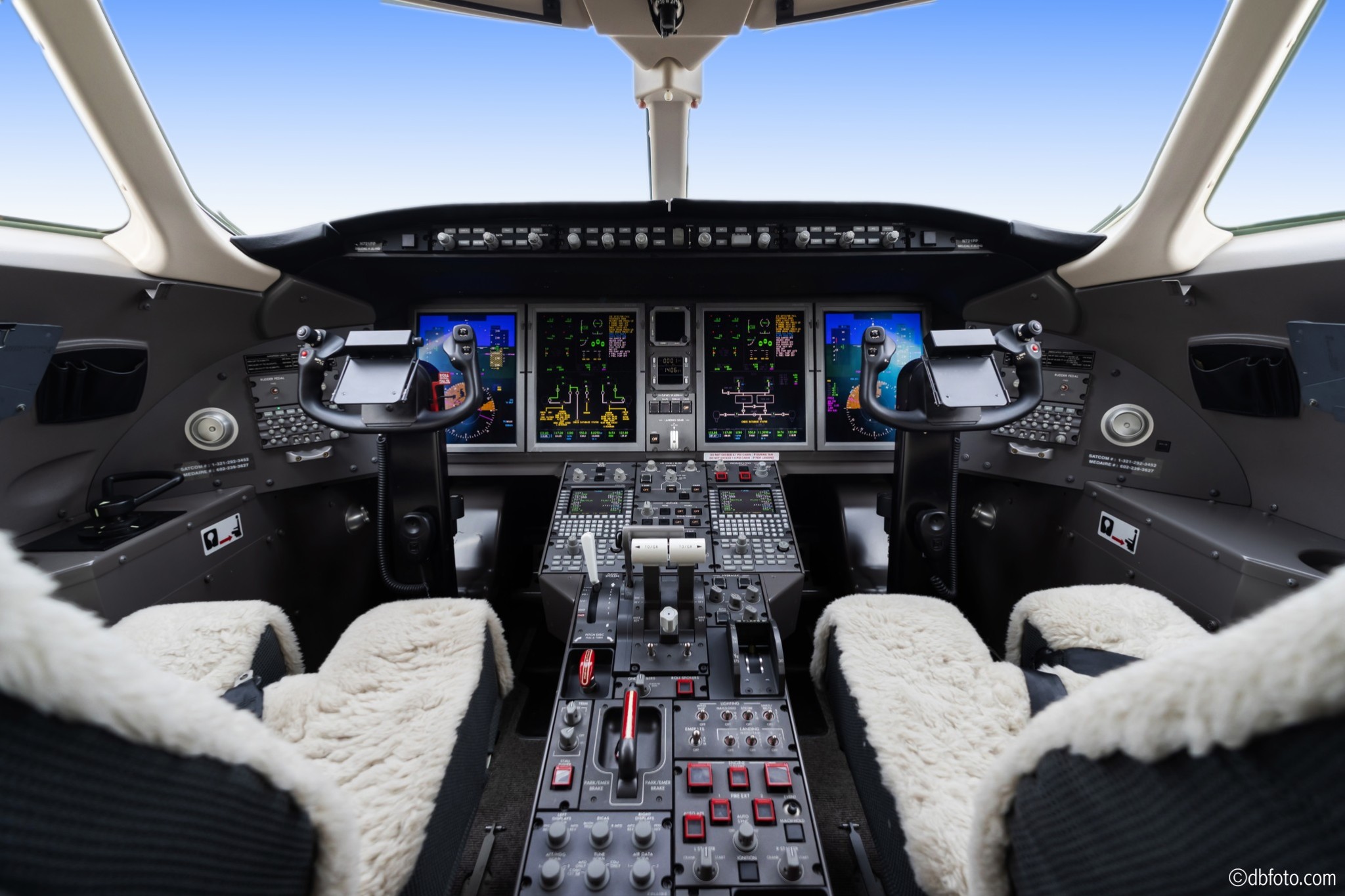 ©dbfoto Flight Deck1