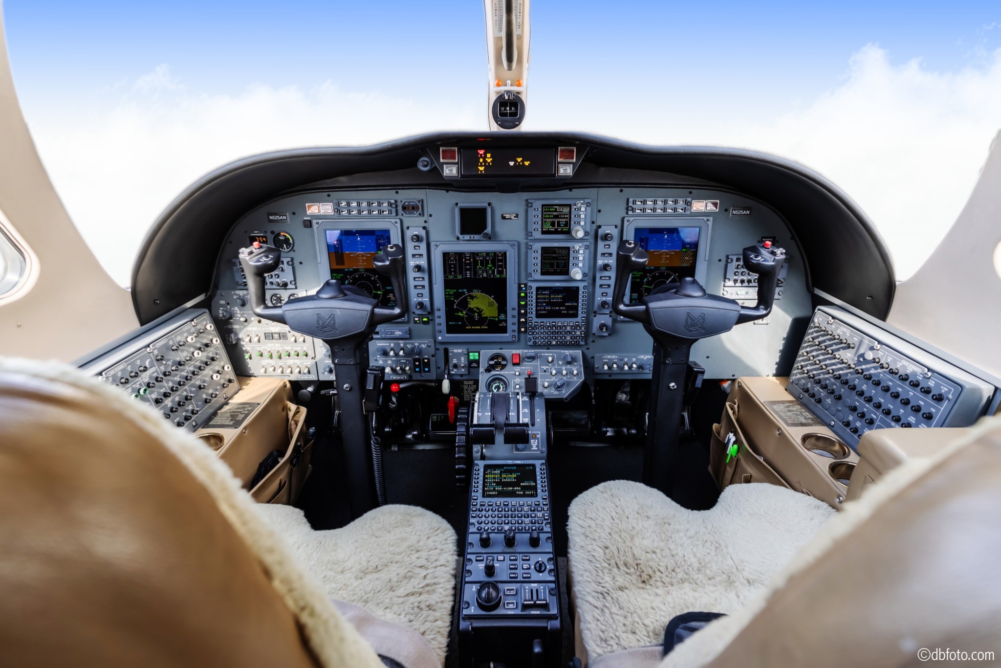 ©dbfoto Flight Deck1