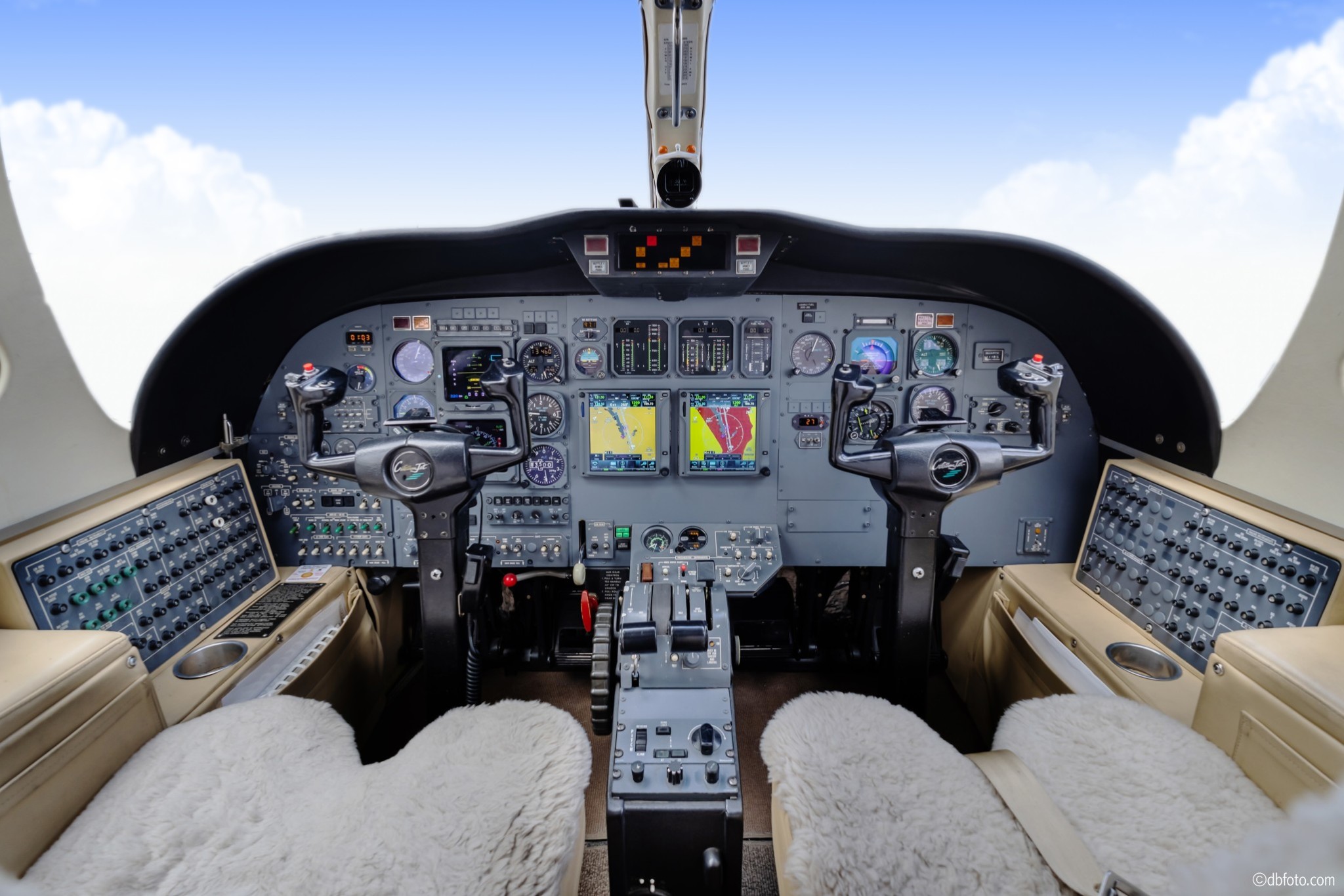 ©dbfoto Flight Deck1