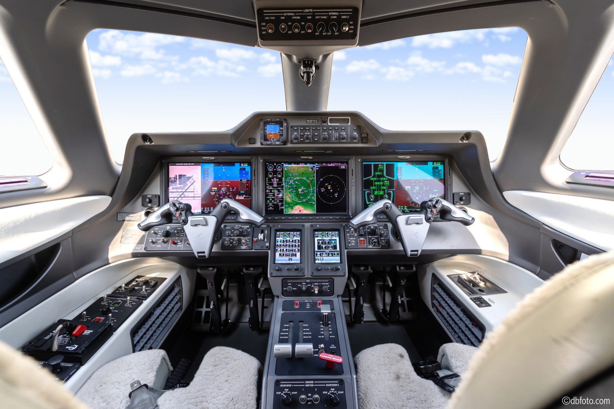 ©dbfoto Flight Deck1