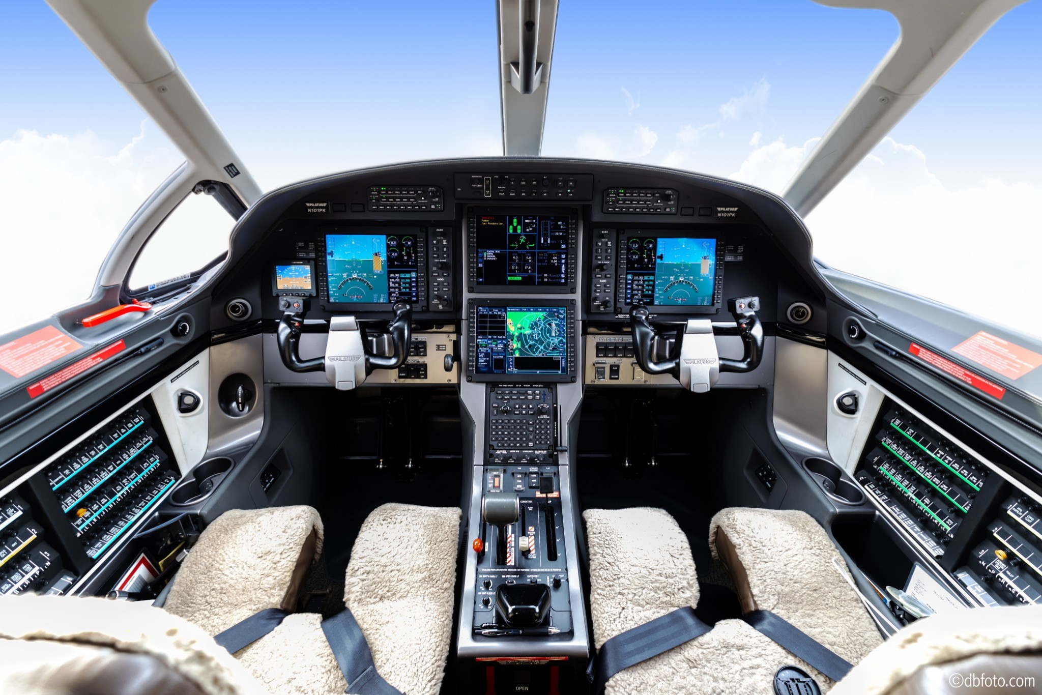 ©dbfoto Flight Deck1