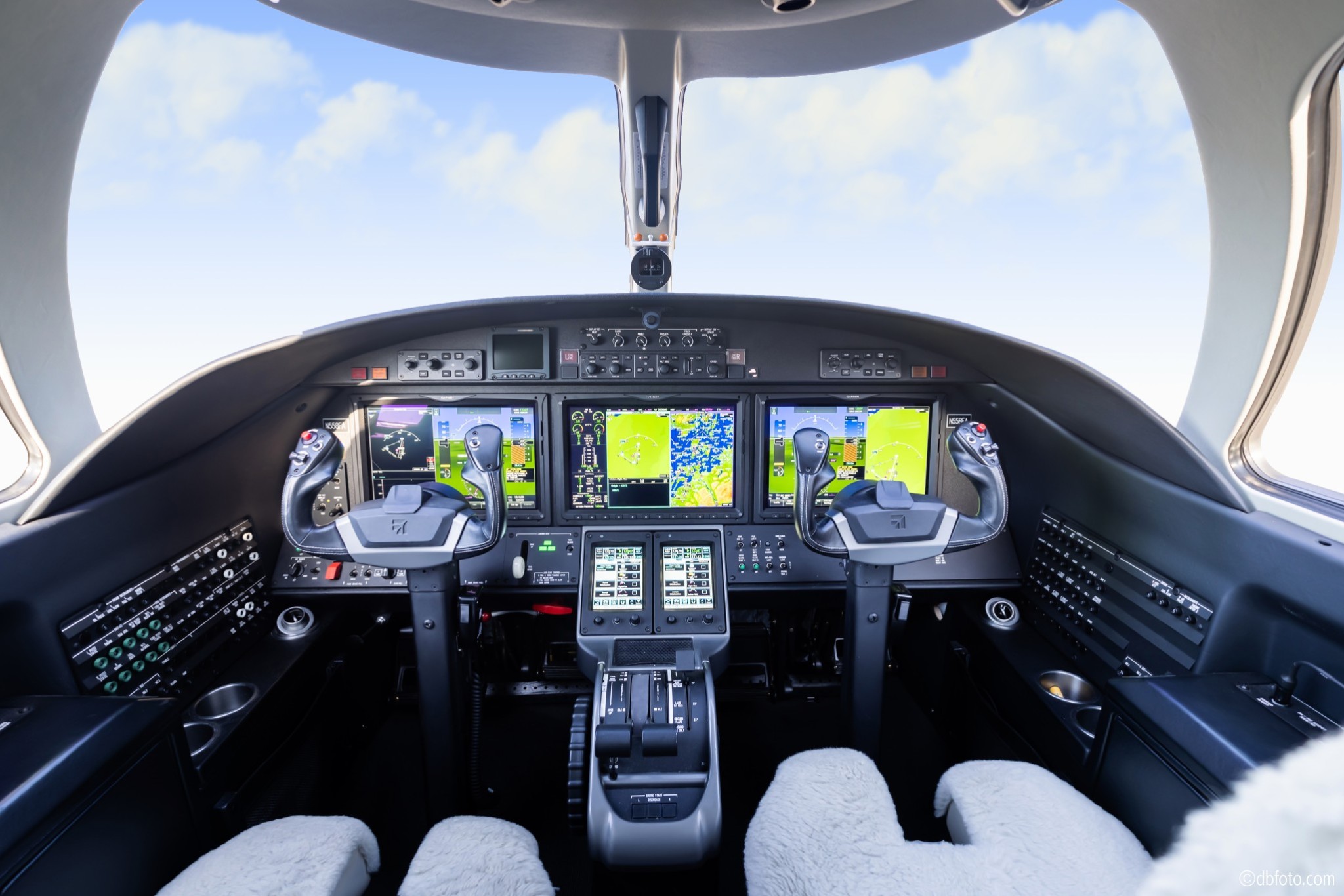 ©dbfoto Avionics1