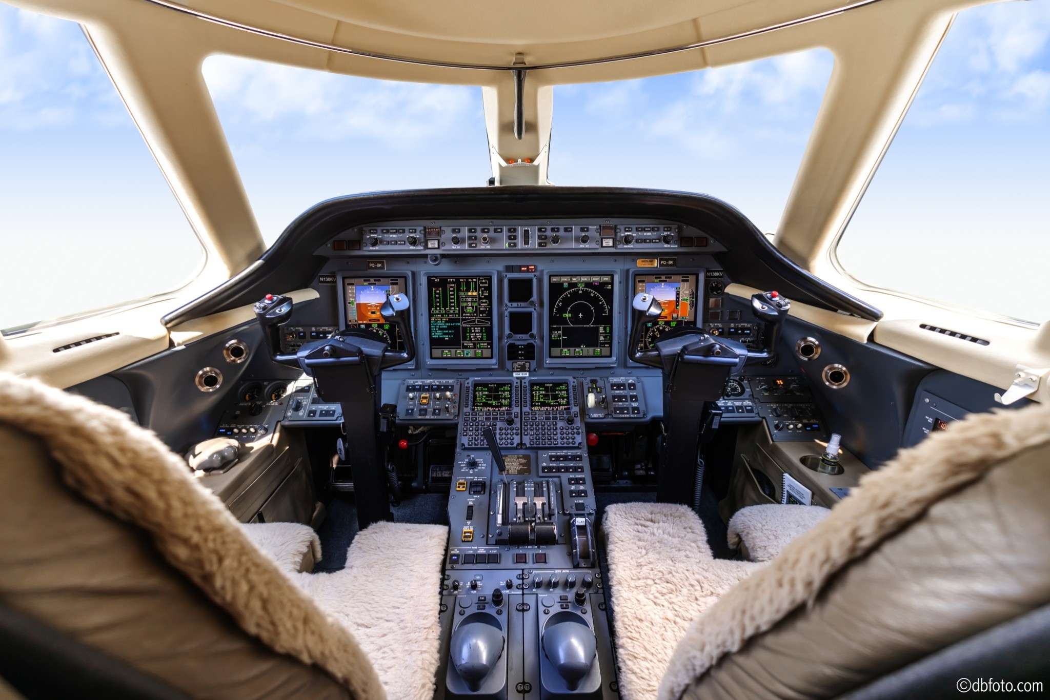 ©dbfoto Avionics2