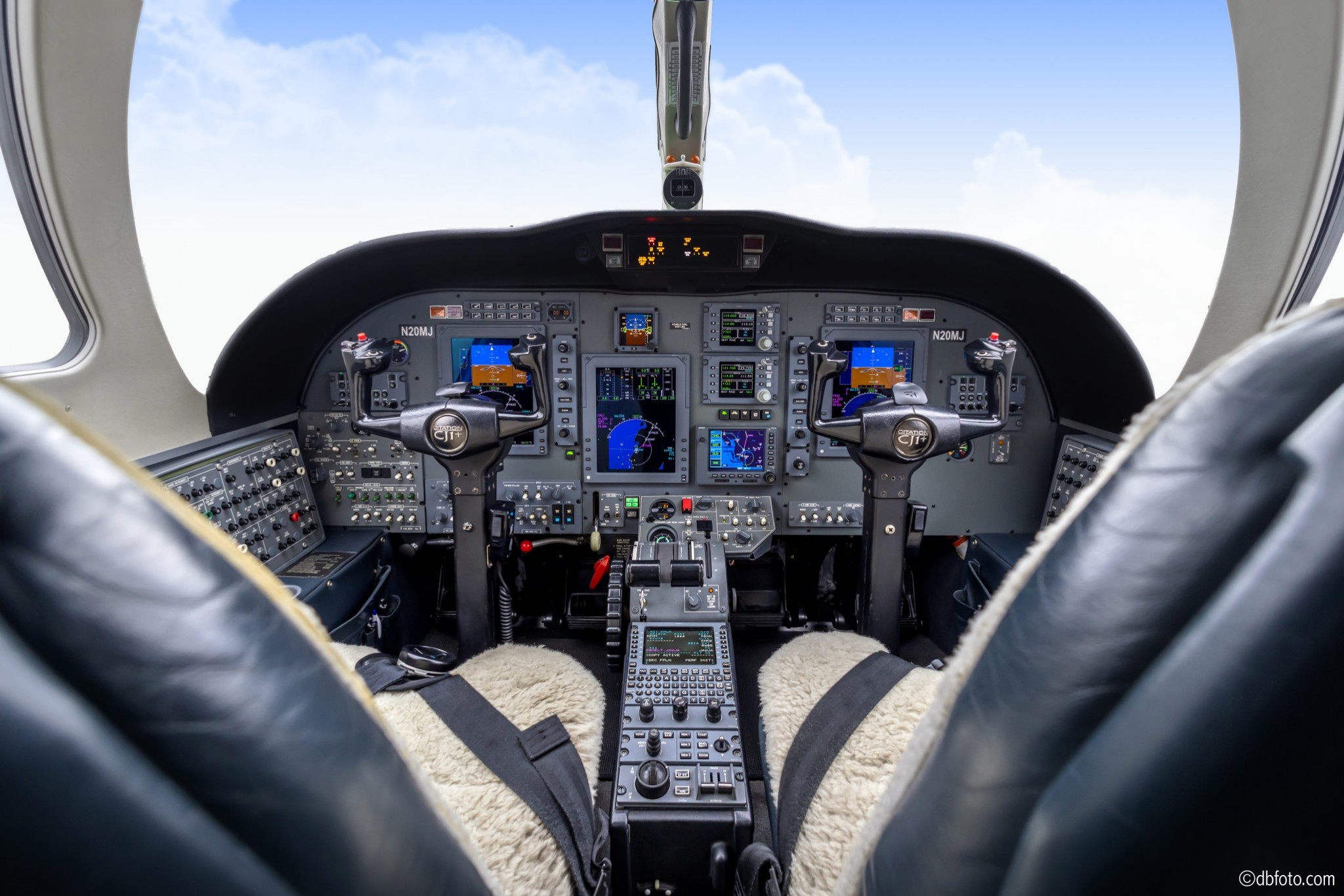 ©dbfoto Avionics1