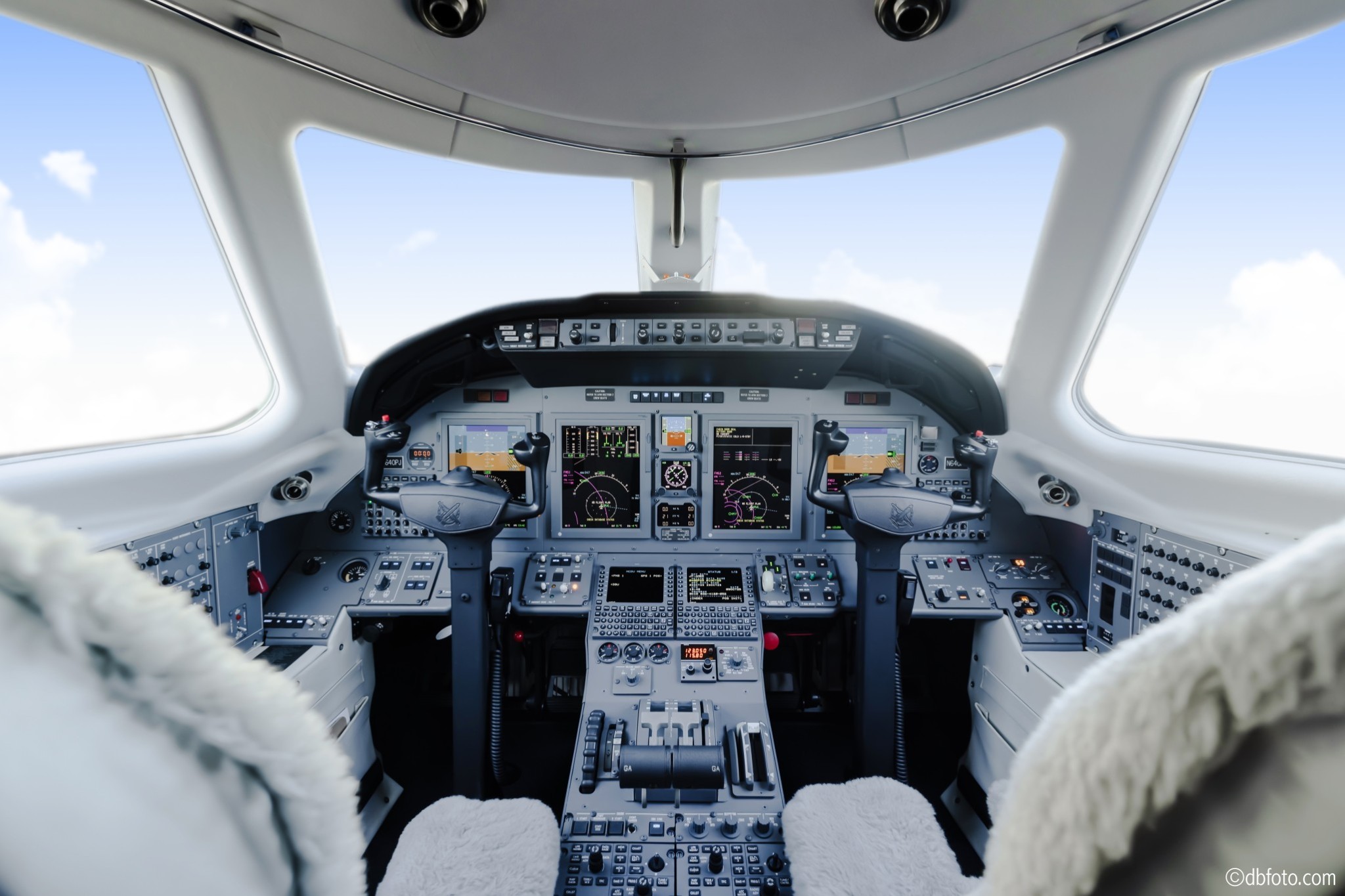 ©dbfoto Avionics2