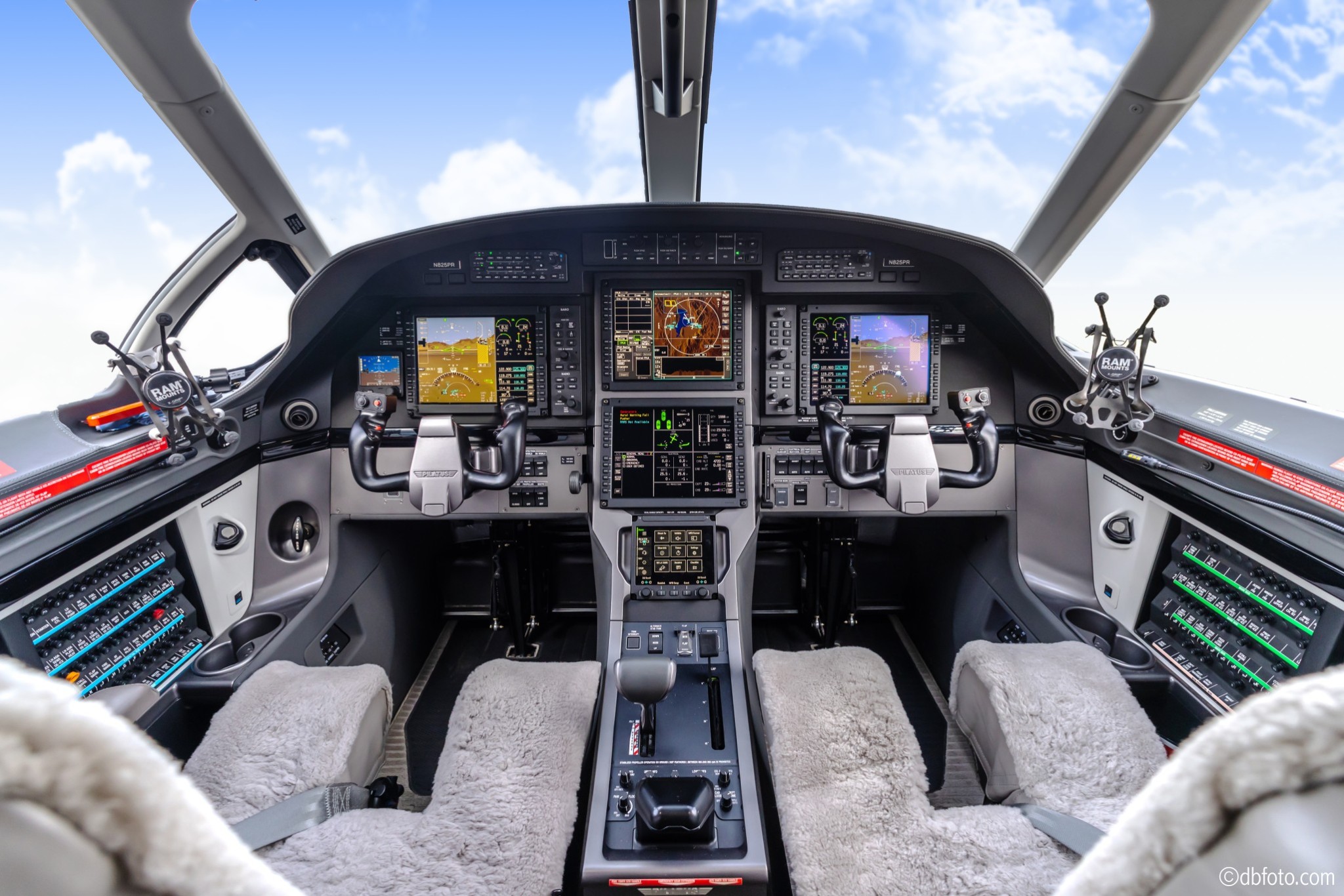 ©dbfoto Avionics3