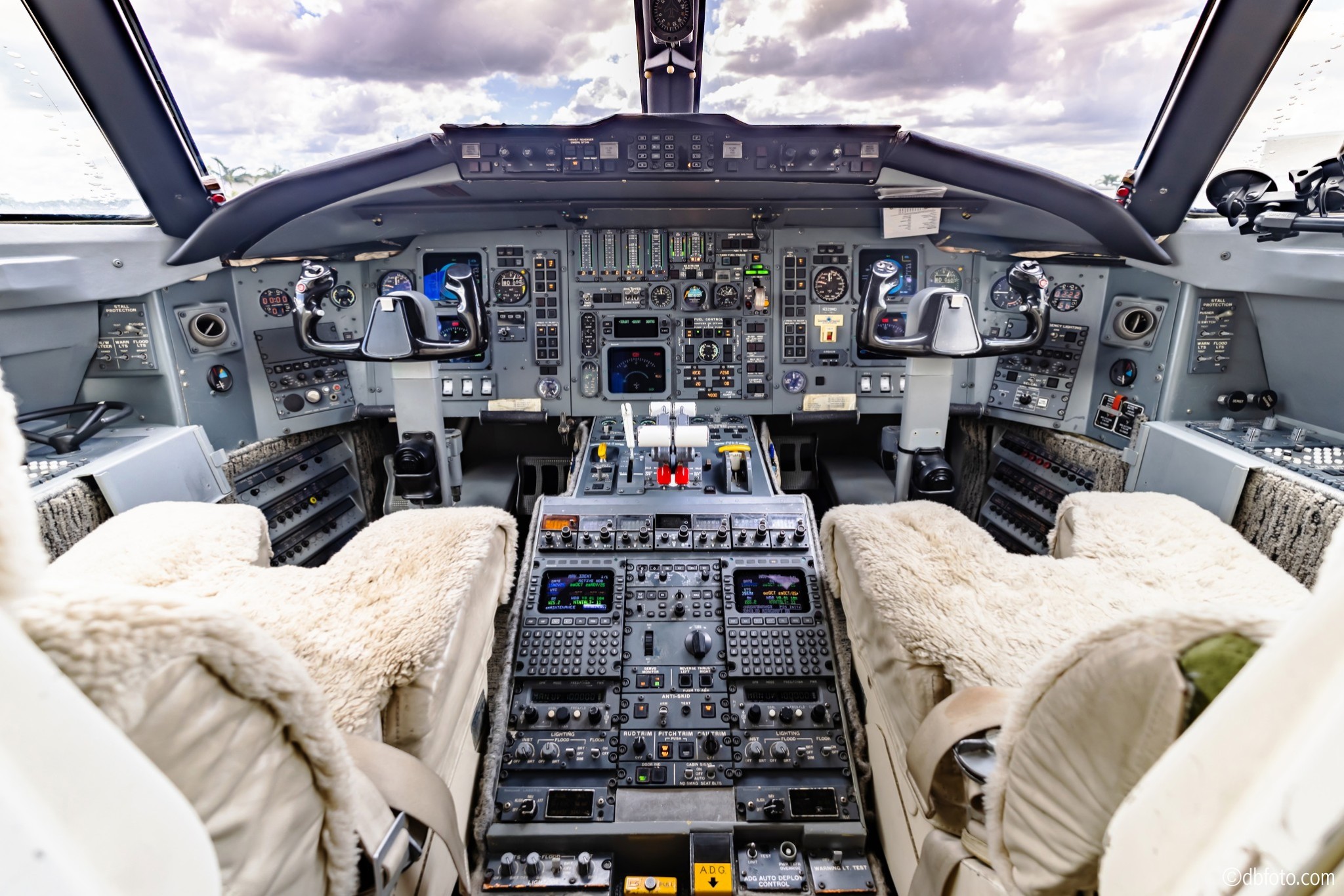 ©dbfoto Flight Deck2