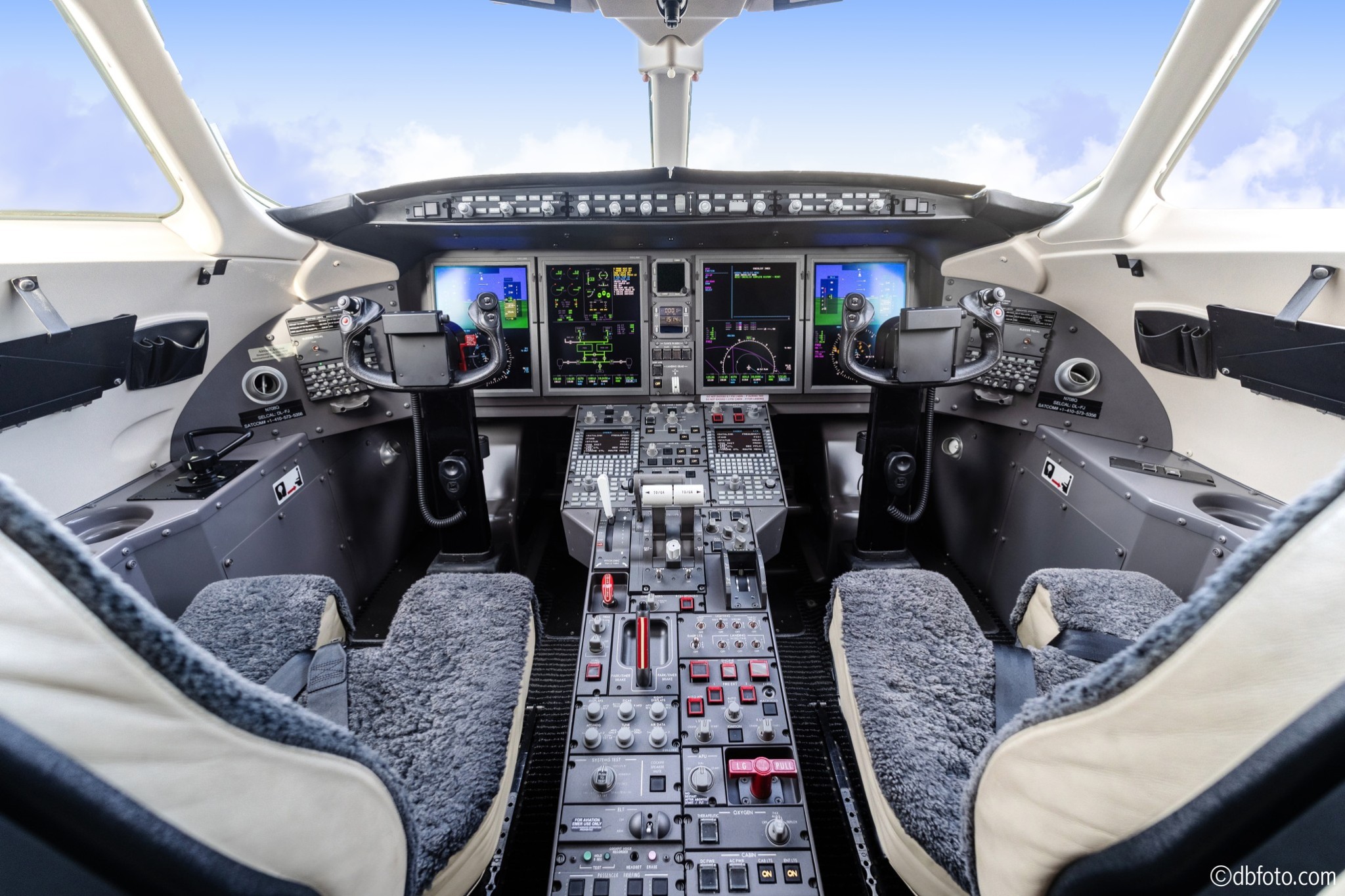 ©dbfoto Flight Deck2