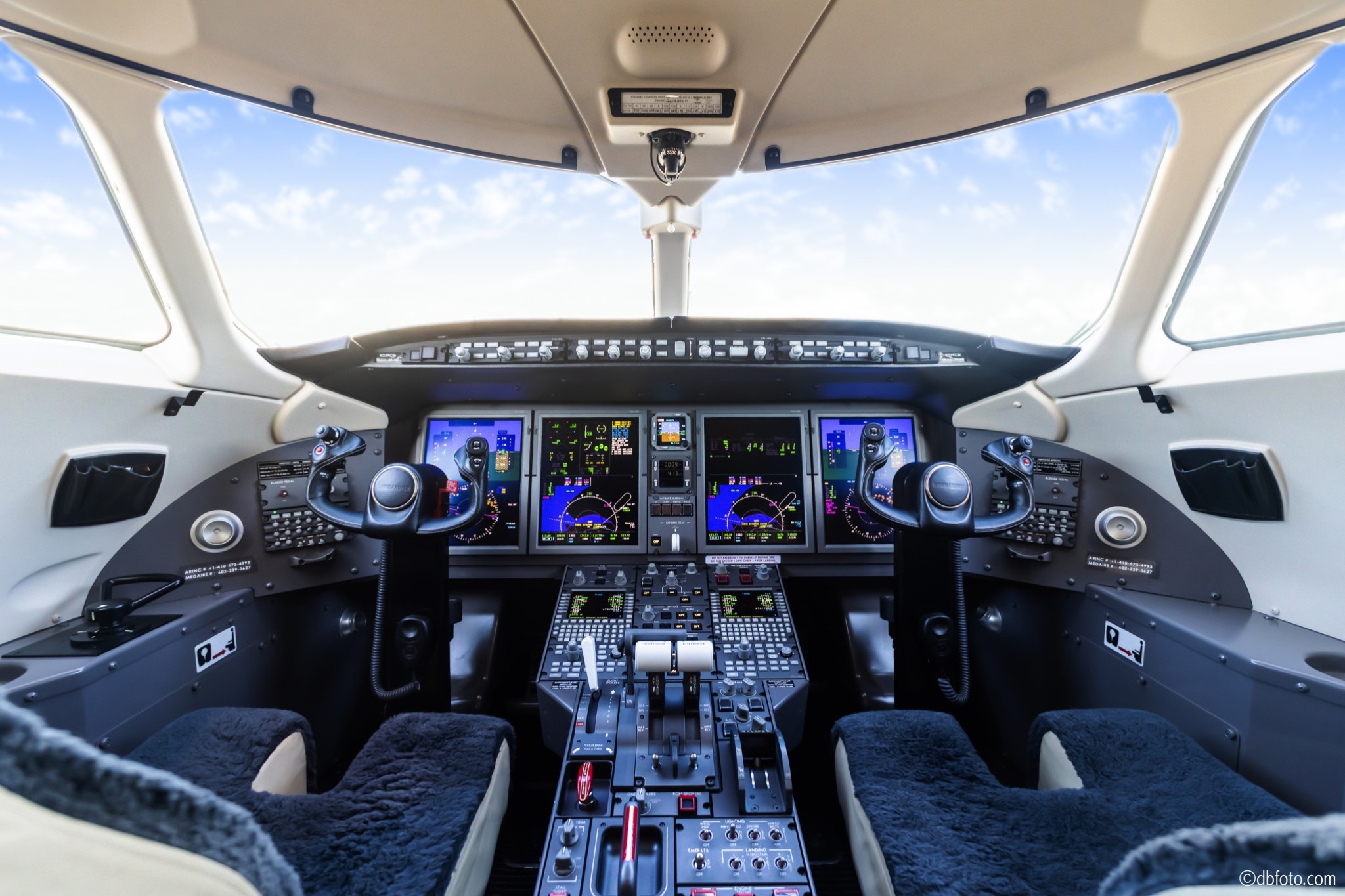 ©dbfoto Flight Deck3
