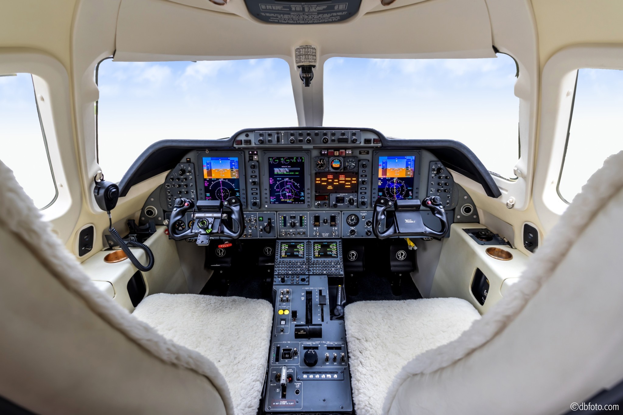 ©dbfoto Avionics1