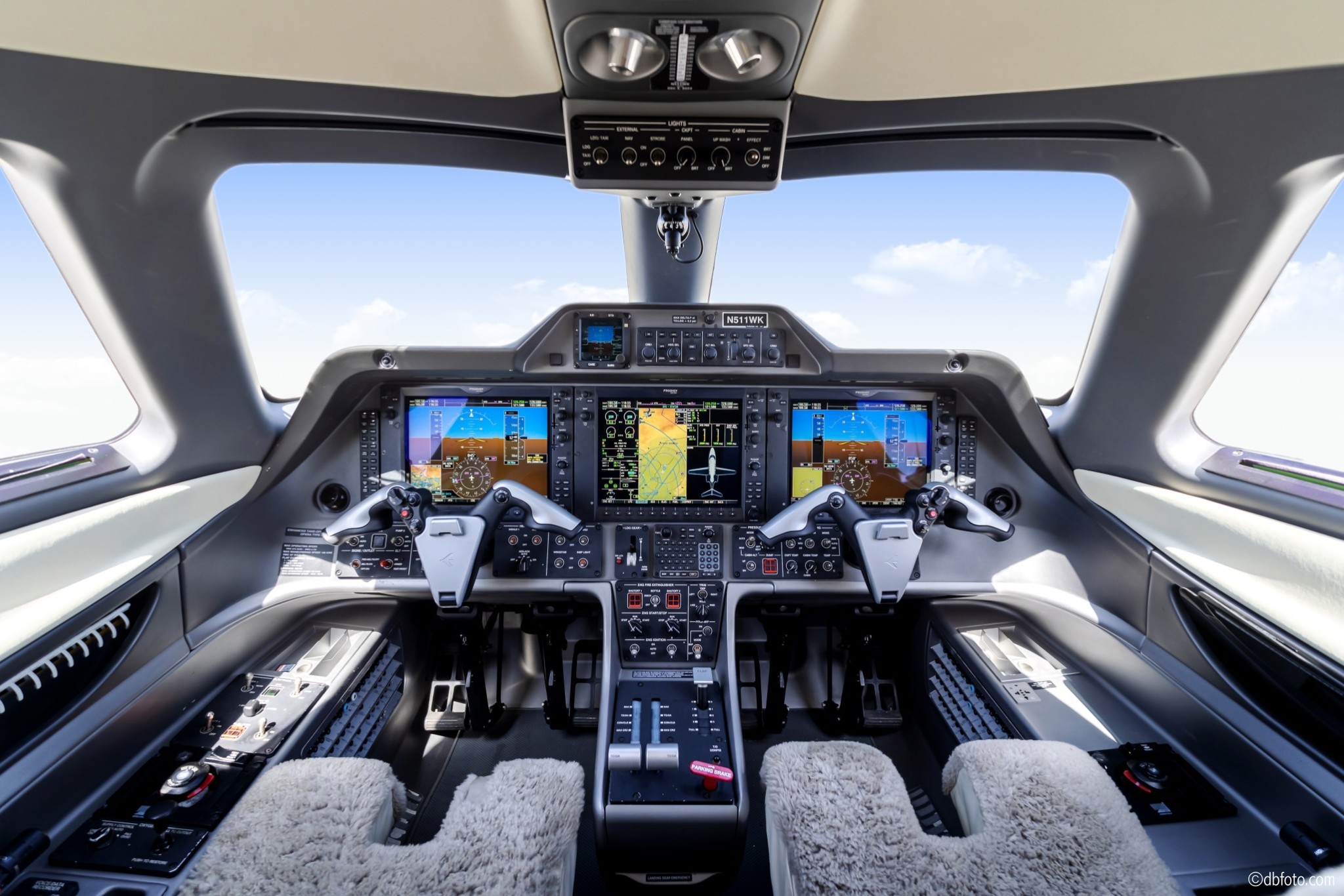 ©dbfoto Flight Deck1
