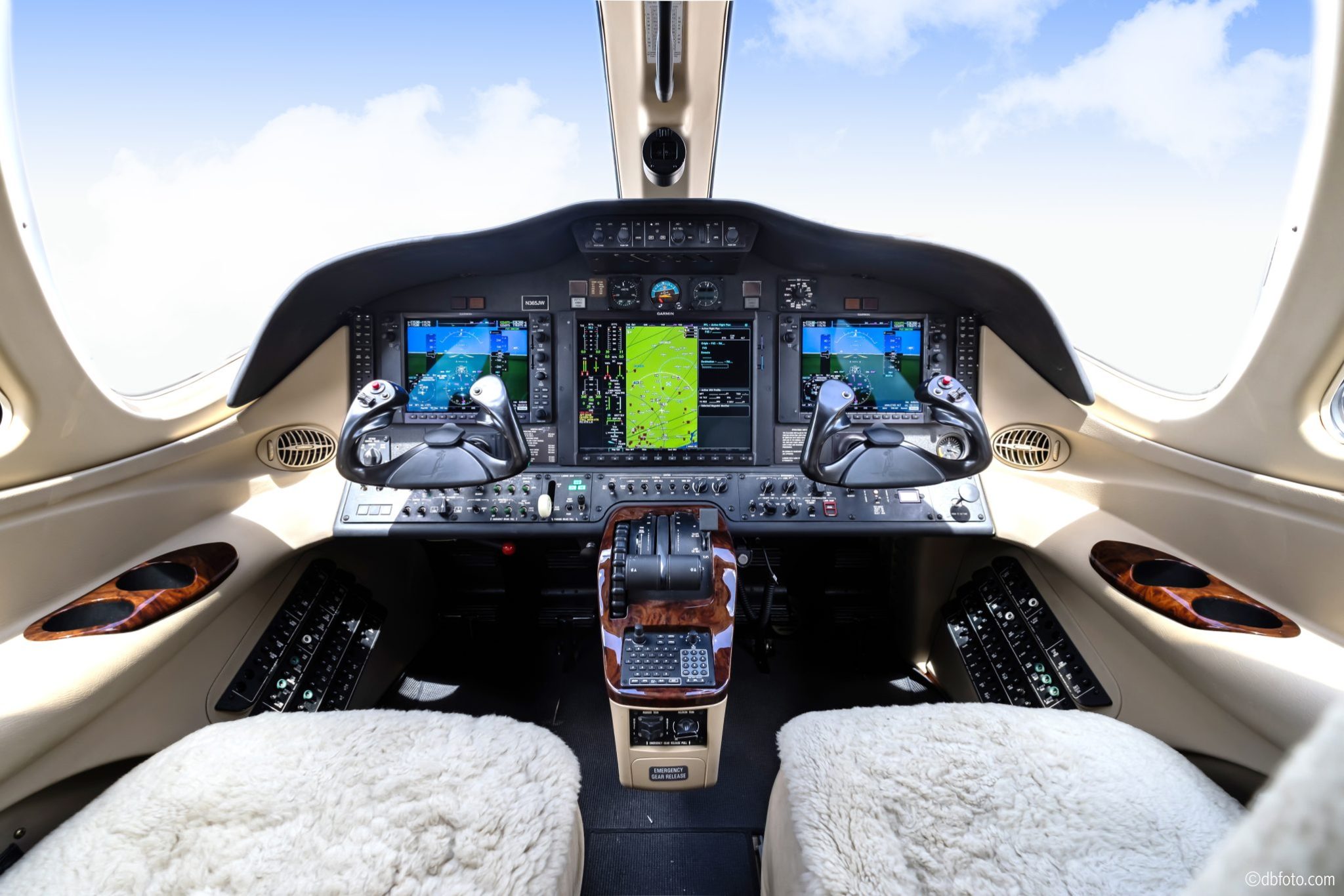 ©dbfoto Flight Deck1