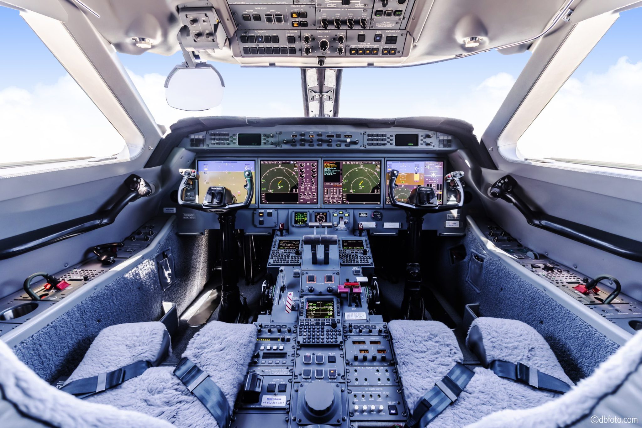 ©dbfoto Flight Deck3