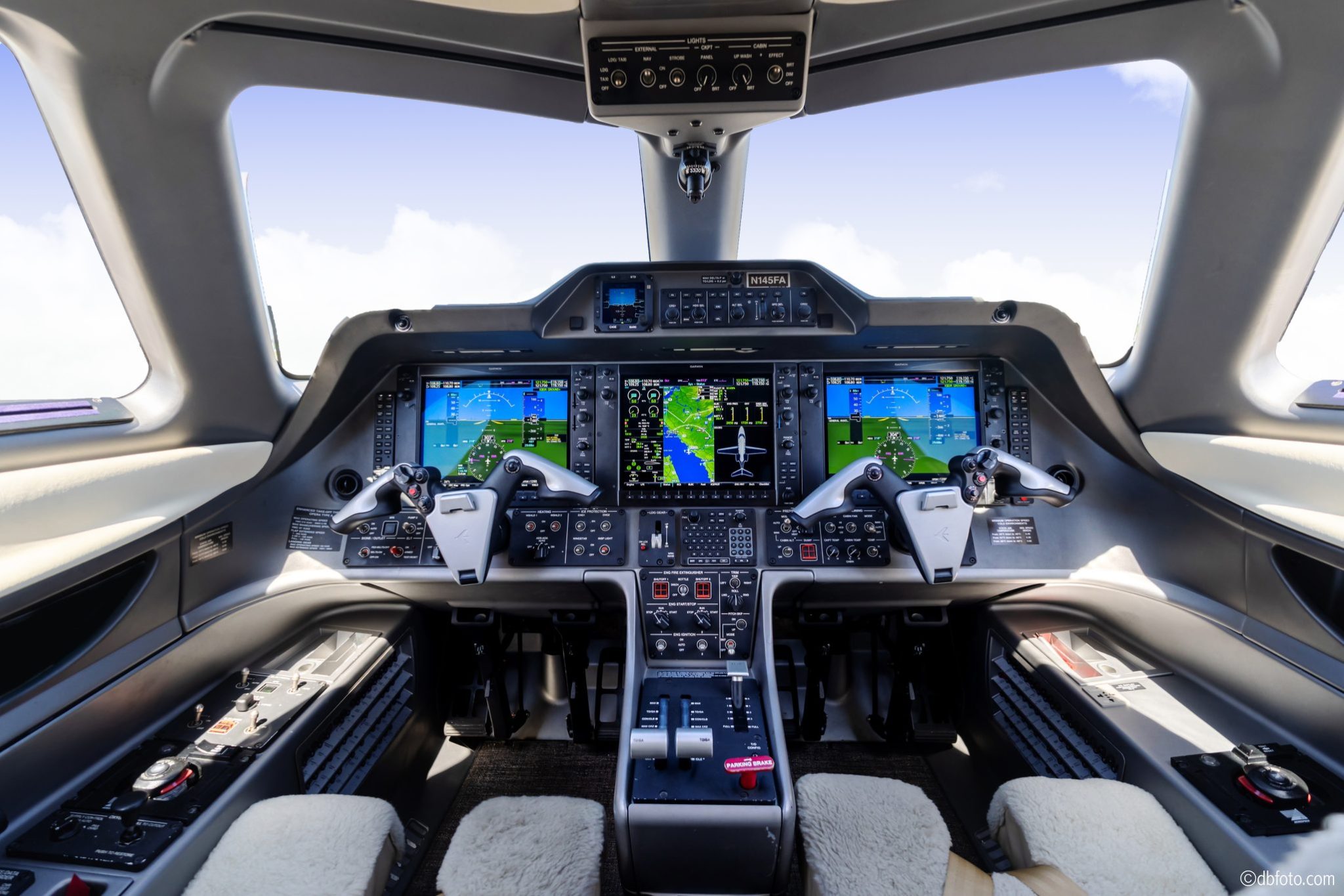 ©dbfoto Flight Deck1