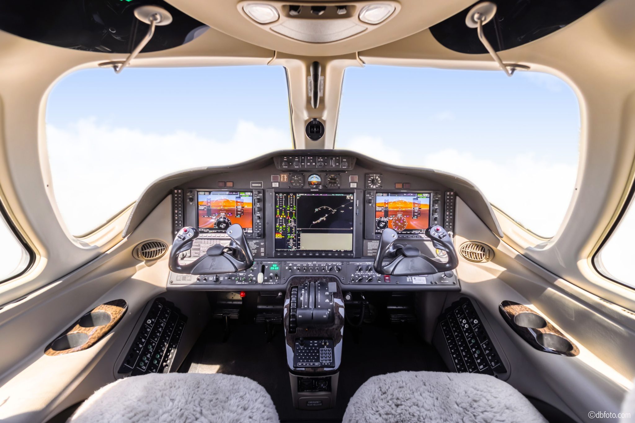 ©dbfoto Flight Deck1