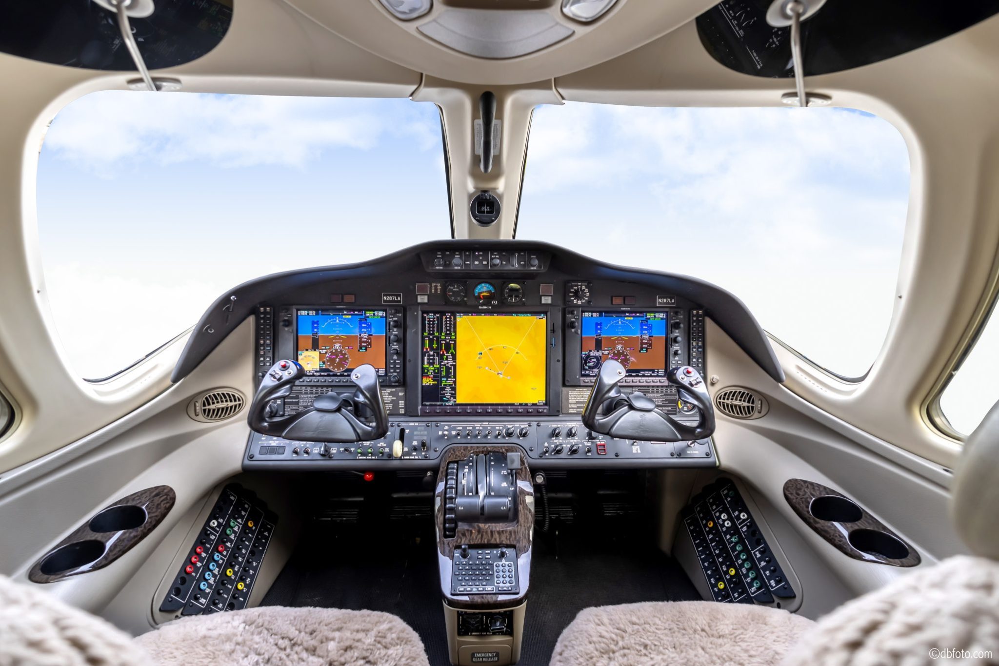 ©dbfoto Flight Deck1