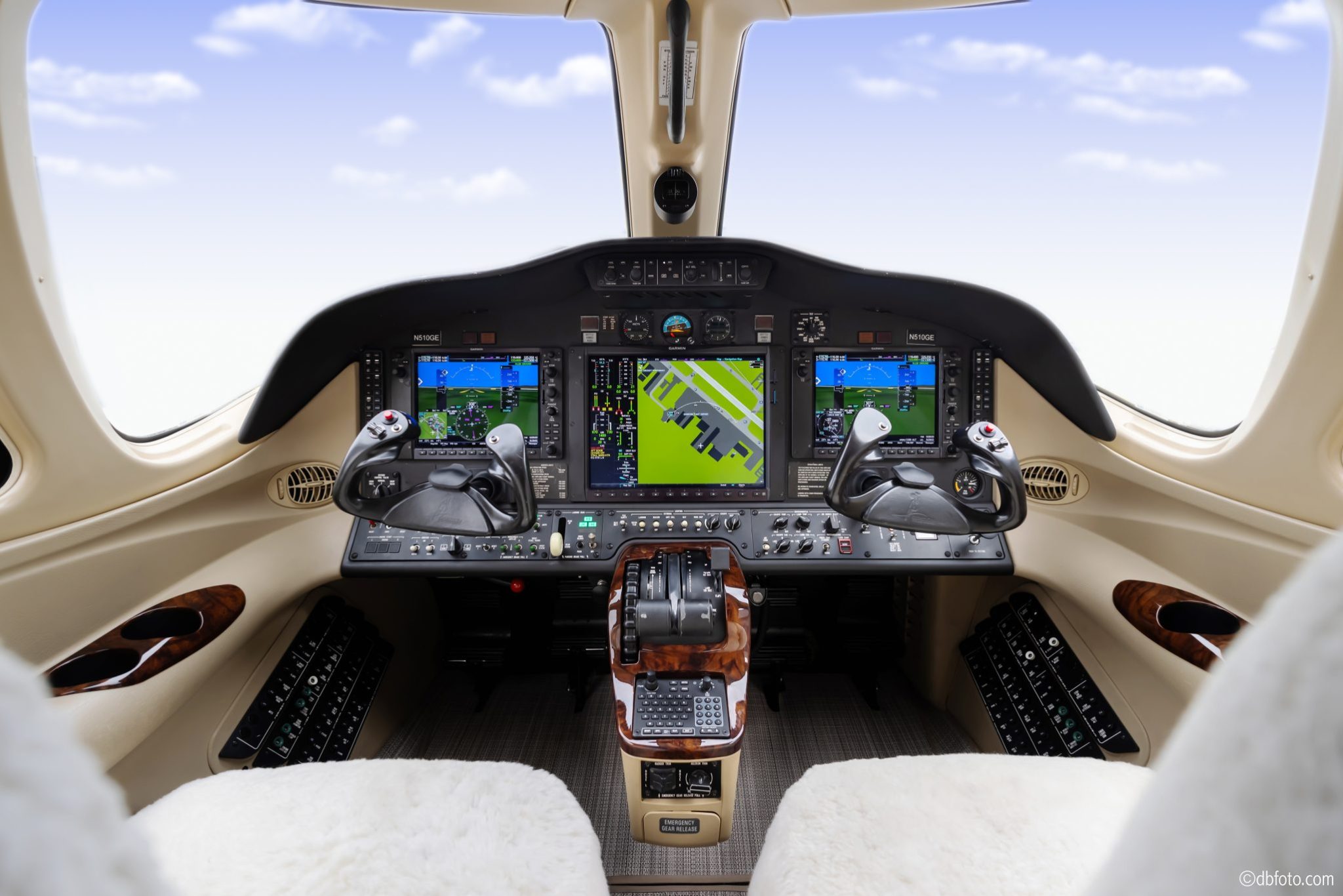 ©dbfoto Flight Deck1