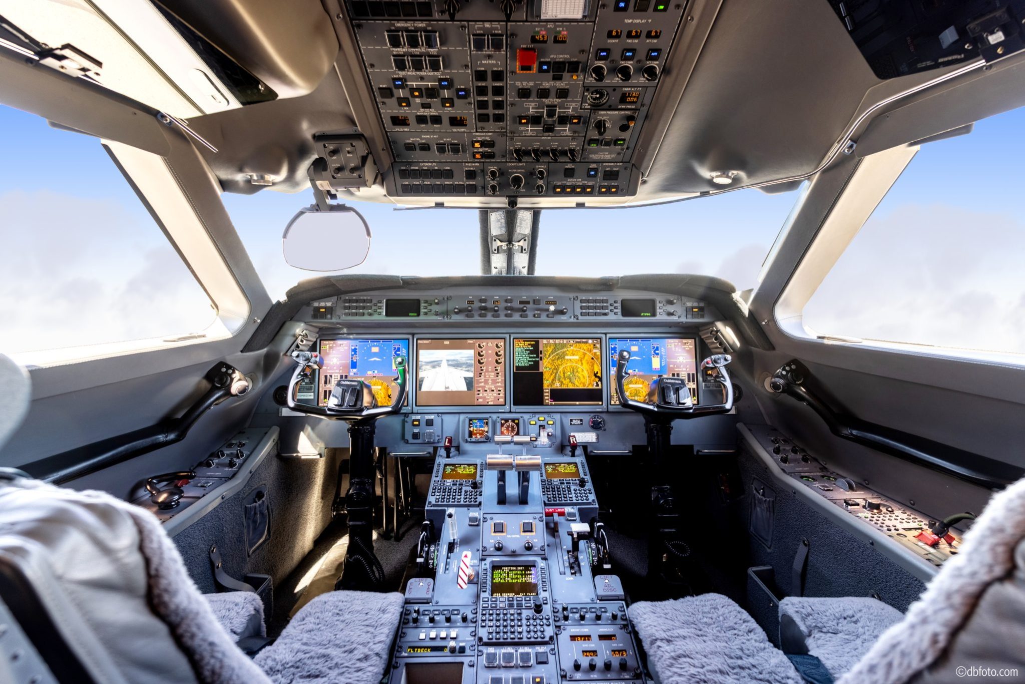©dbfoto Flight Deck3