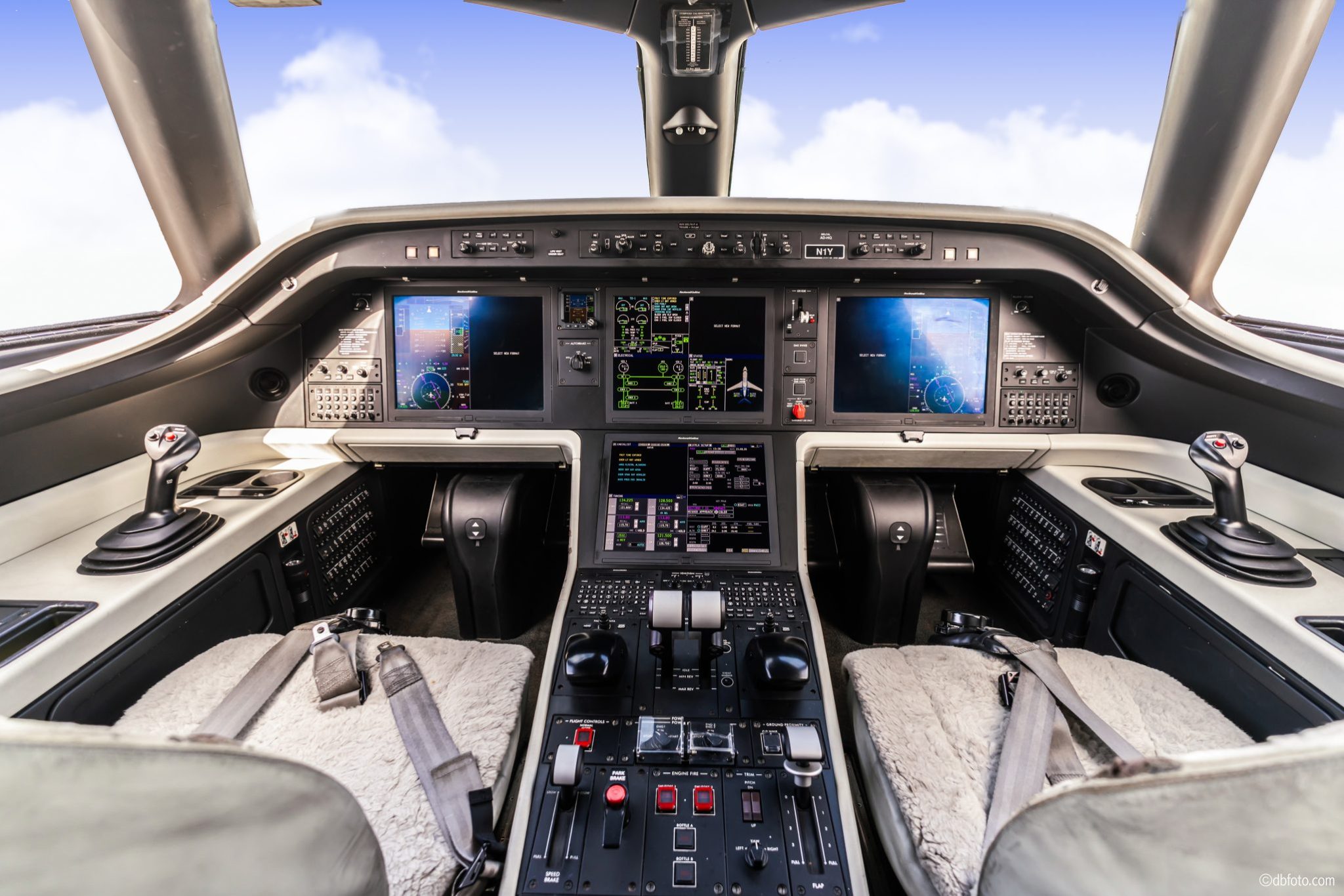©dbfoto Flight Deck4