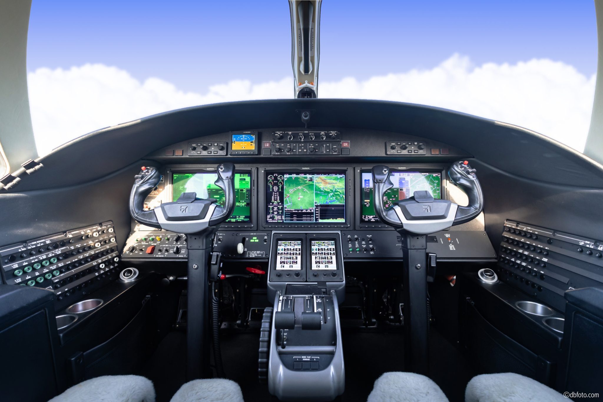 ©dbfoto Flight Deck2