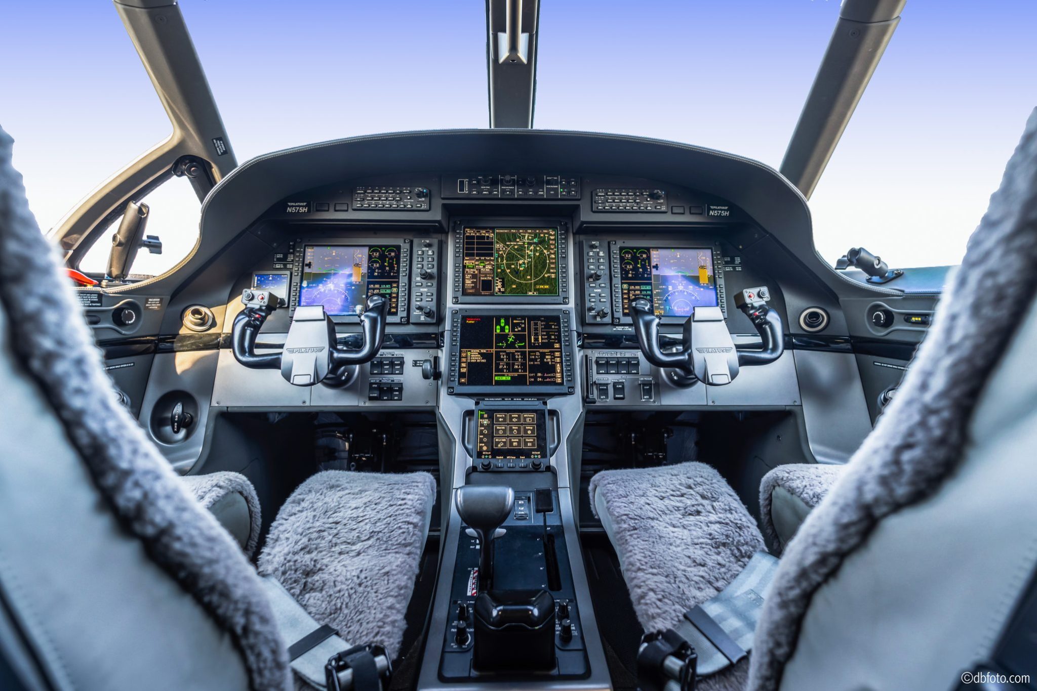 ©dbfoto Flight Deck3