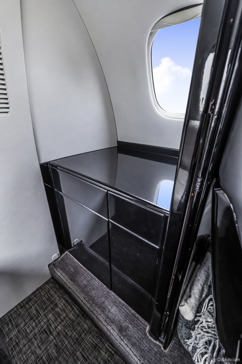 Empty aircraft cabin countertop (1)
